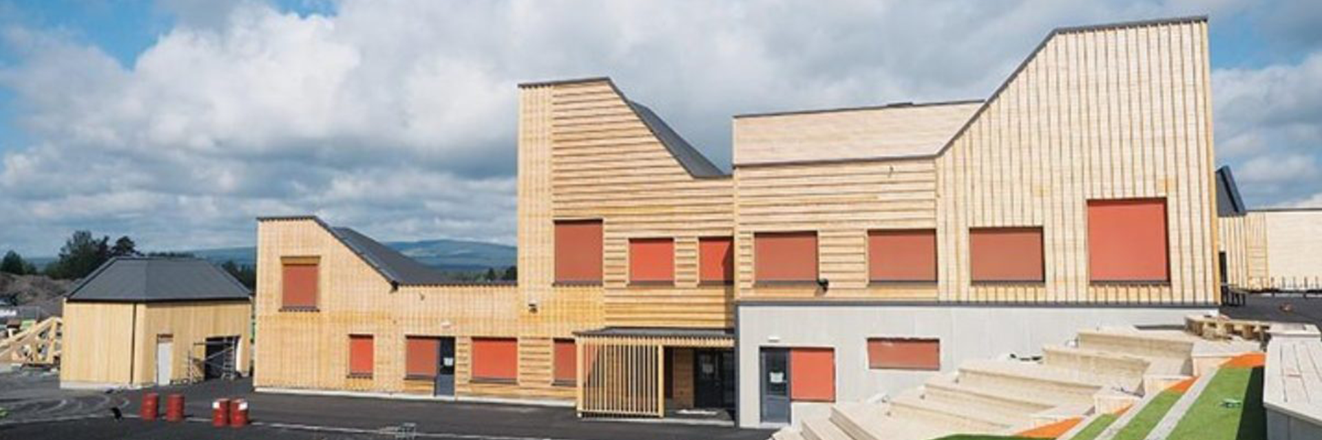 Miljøvennlige Ydalir Skole og barneskole bygget med armering fra Norsk Stål Miljøvennlige Ydalir Skole og barneskole bygget med armering fra Norsk Stål